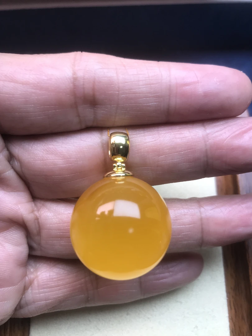 琥珀蜜蜡吊坠圆珠黄色金色经典百搭时尚