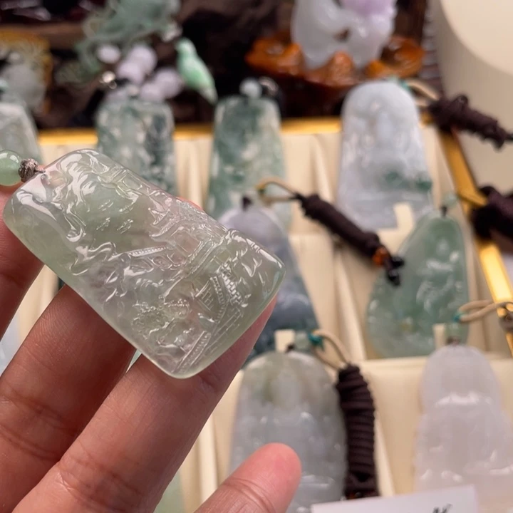 翡翠未镶嵌颈饰玉