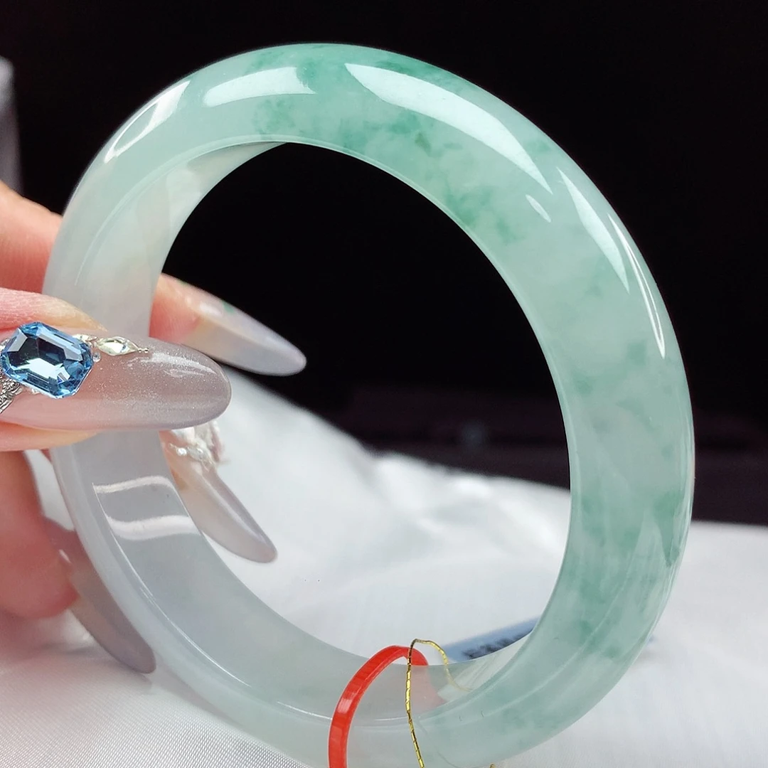 翡翠手镯未镶嵌56圈  4671