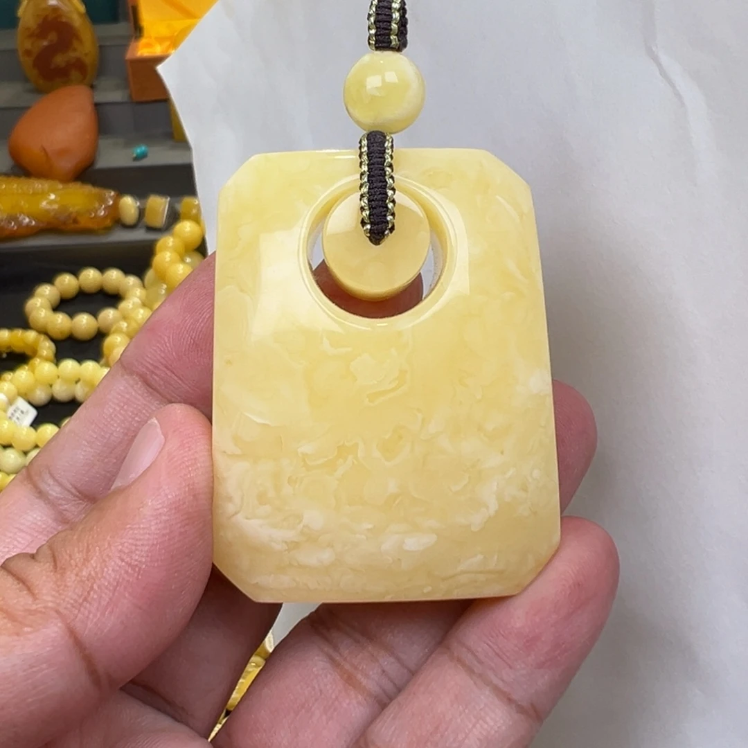 蜜蜡未镶嵌珠宝奇石37.42克