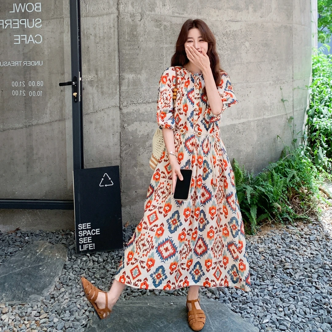 民族风碎花连衣裙女夏2025新款法式简单大方气质收腰度假长裙爆款