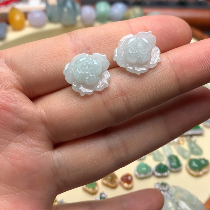 翡翠颈饰未镶嵌翡翠花花