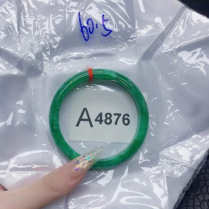 翡翠手镯未镶嵌默认微瑕