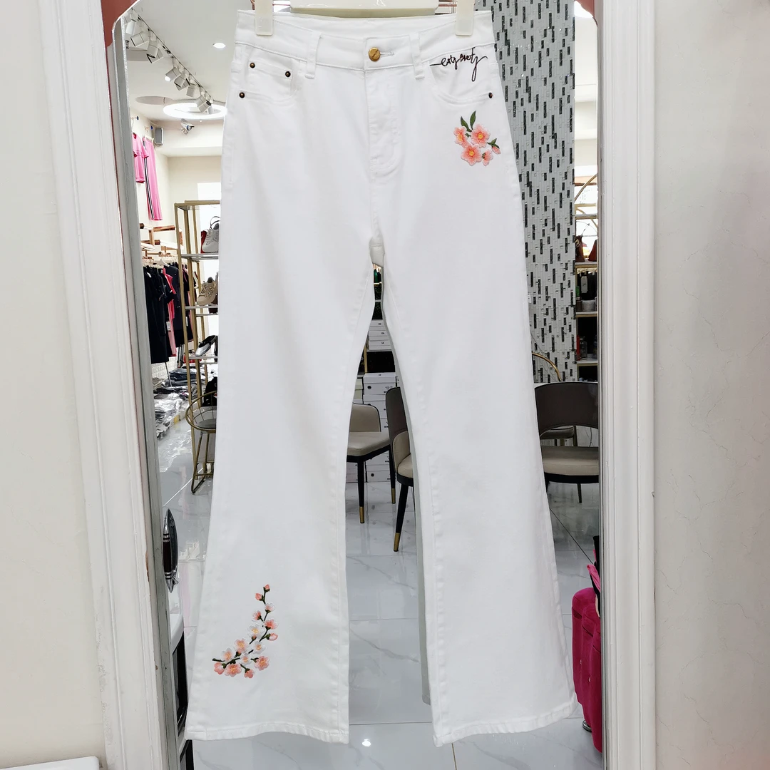 9537  新款欧货刺绣微喇白裤
