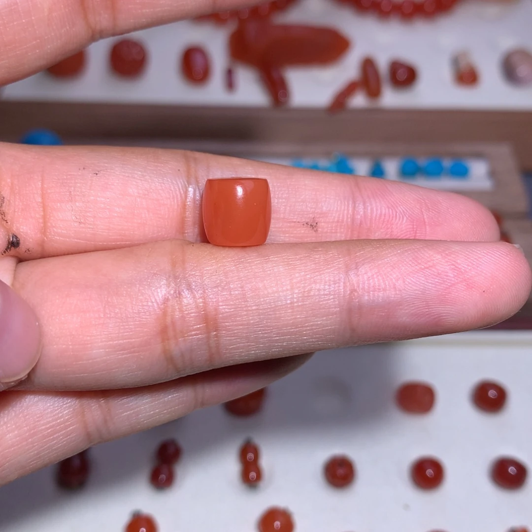未镶嵌柿子红直切南红玛瑙9×9