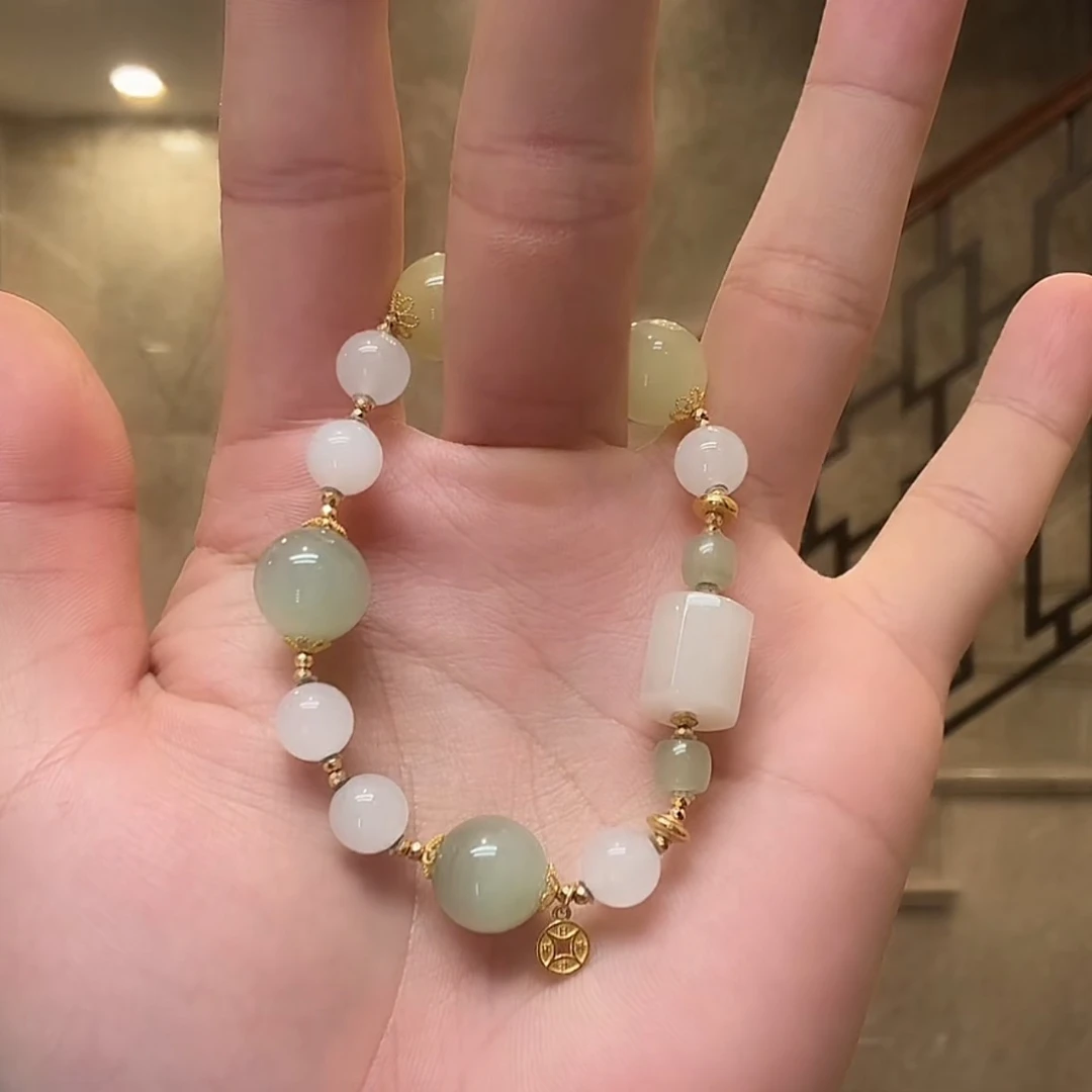 壹屿珠宝     121940    和田玉典藏级手串