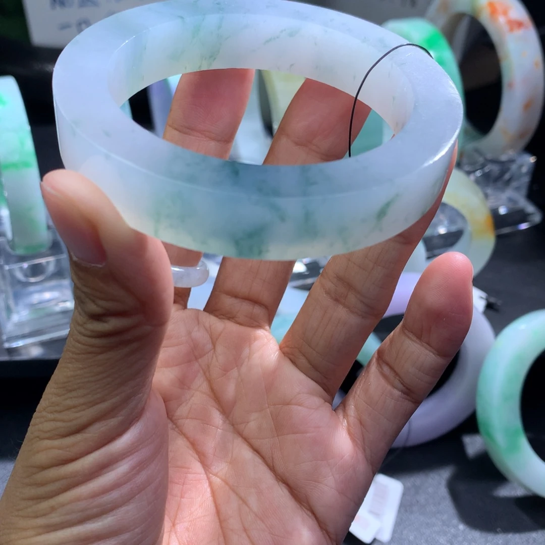 未镶嵌翡翠手镯定制翡翠