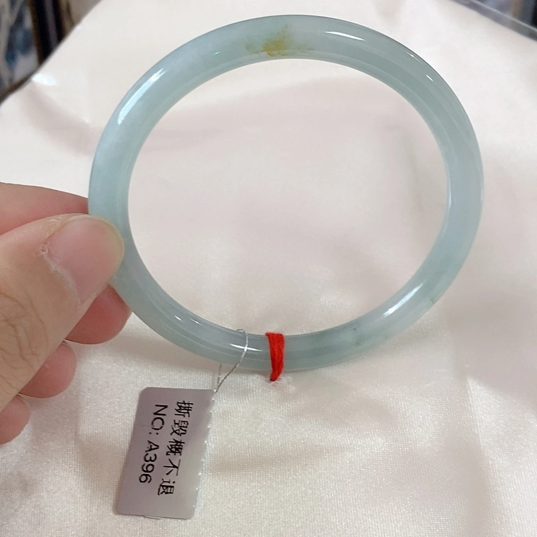 翡翠未镶嵌手镯（圆镯）