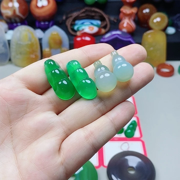 玛瑙/玉髓吊坠(不含链)未镶嵌满****）