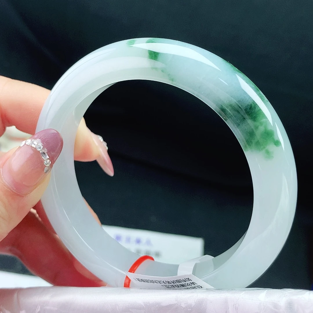 翡翠手镯未镶嵌61圈