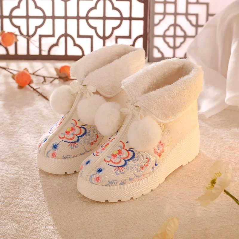 汉服鞋子冬加绒防滑新款毛球可爱棉鞋中国风演出绣花鞋古风靴子布