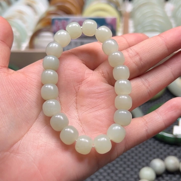 和田玉手镯未镶嵌海**?