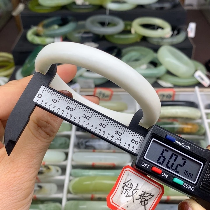 蛇纹石玉未镶嵌手镯979