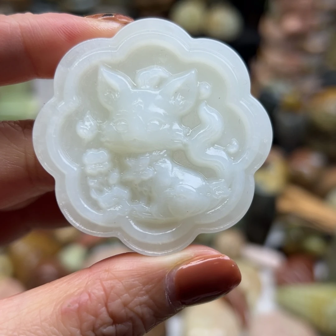 岫玉未镶嵌颈饰岫玉白狐狸