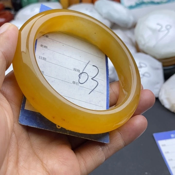 石英质玉未镶嵌手镯