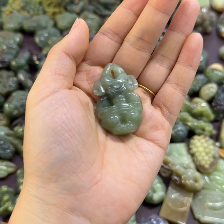 岫岩河磨玉（透闪石质玉）未镶嵌颈饰