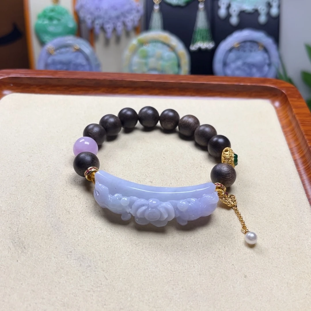 翡翠未镶嵌颈饰锦鲤手牌设计