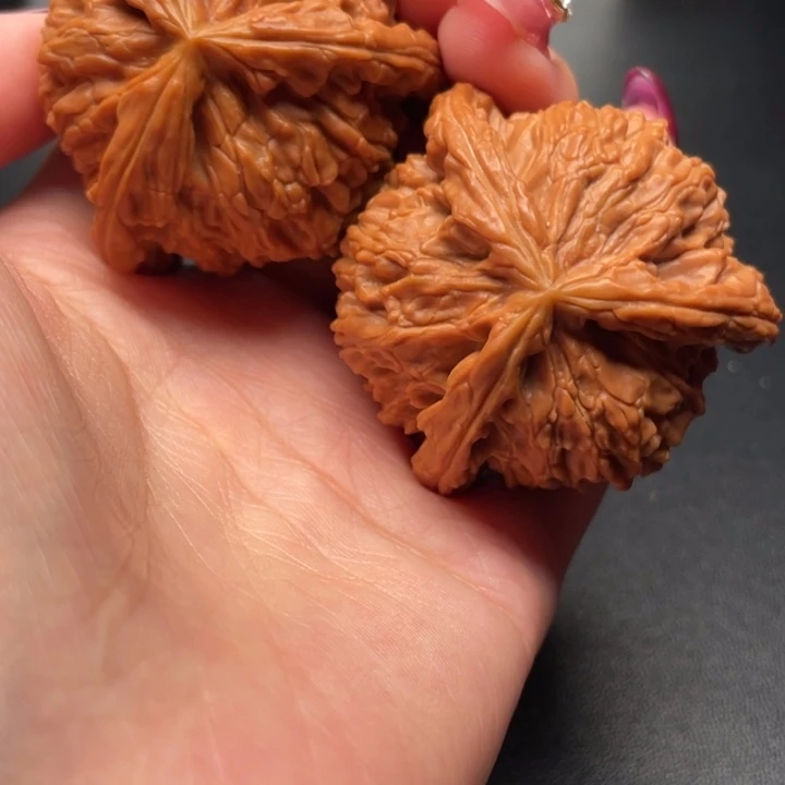 张***波吊坠文玩核桃白狮子