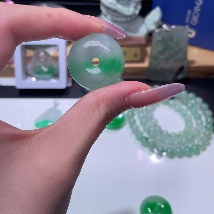 翡翠未镶嵌颈饰27号