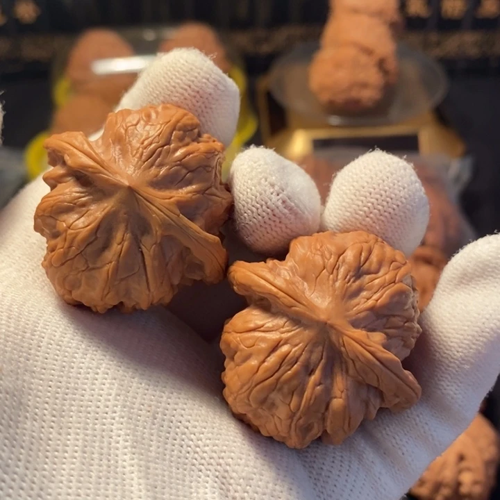 文玩核桃吊坠39野狼