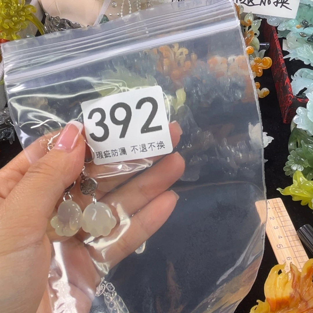 未镶嵌岫玉发饰时**意