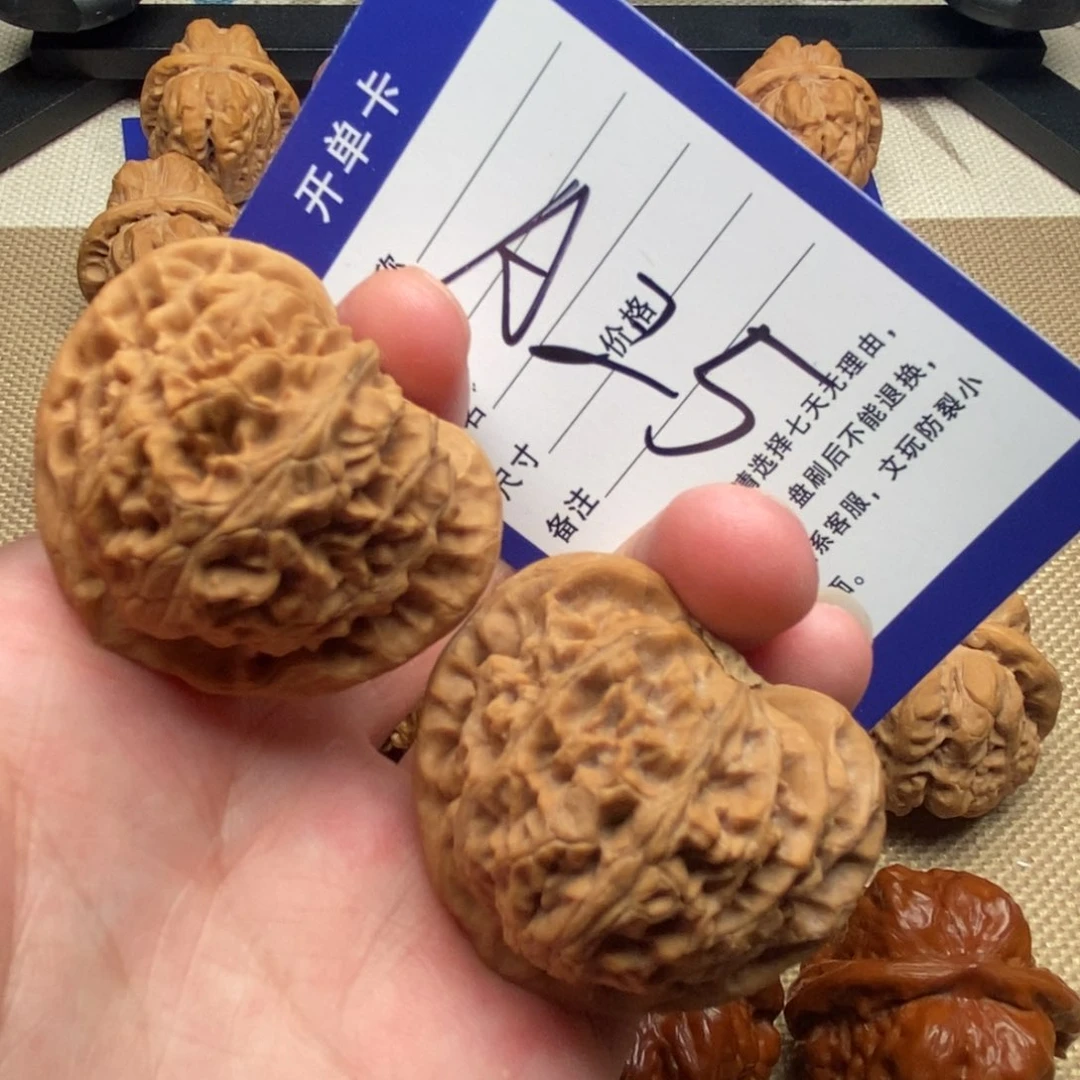 文玩核桃把件全品桃心宫灯