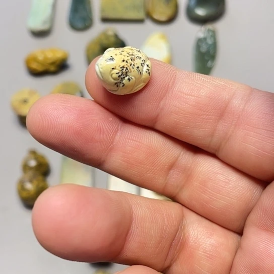 十***夜岫岩河磨玉（透闪石质玉）未镶嵌挂件