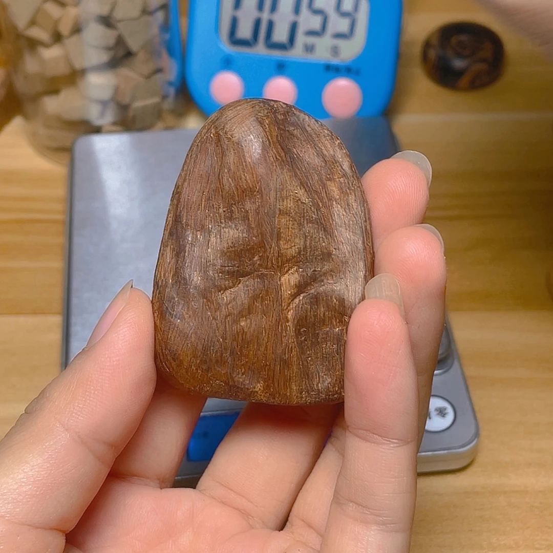 大***朵沉香达拉干留疤吊坠12.6克