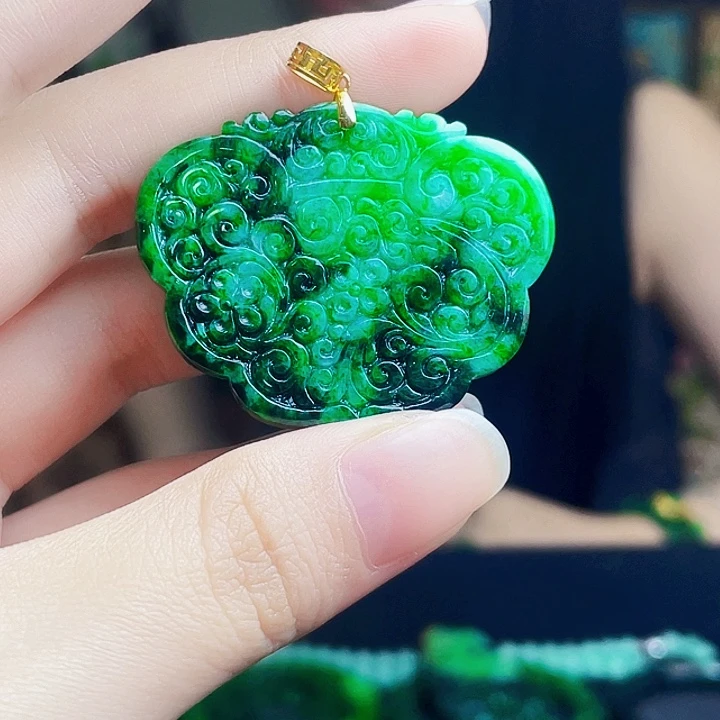 翡翠18K金镶嵌颈饰多样性