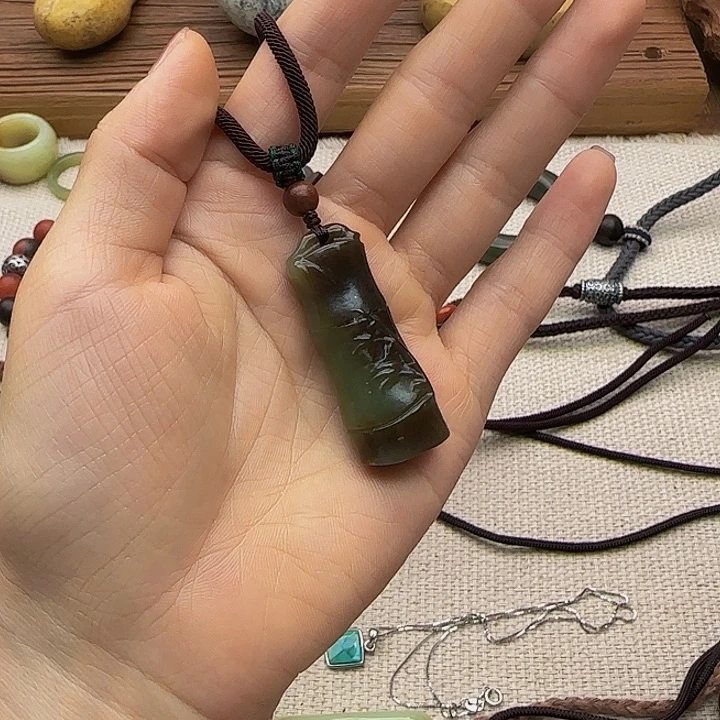 和田玉未镶嵌颈饰小**乐