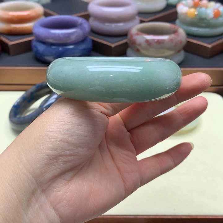 石英质玉（佘太翠）手镯未镶嵌