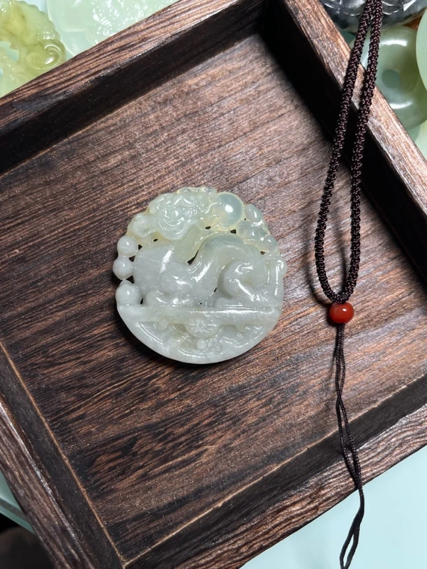岫玉龙牌吊坠 玉石龙挂件
