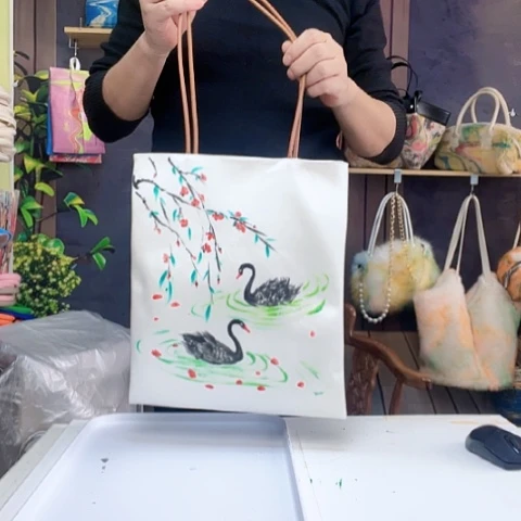 手绘画丝绸单肩包黑天鹅