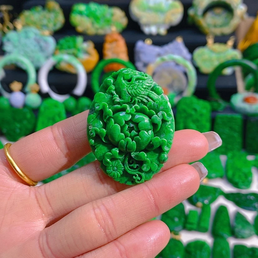 【闪购商品】翡翠颈饰未镶嵌花鸟牌