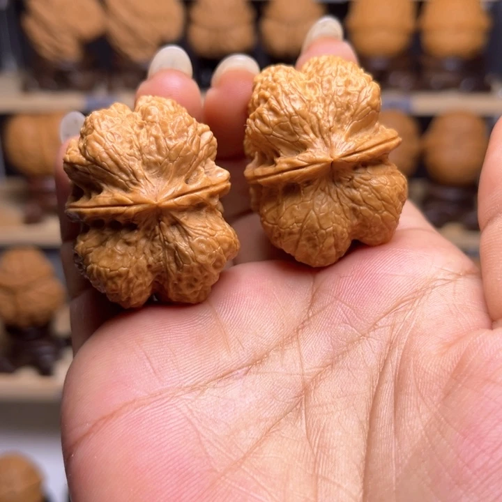 文玩核桃吊坠金尊龙脊M5