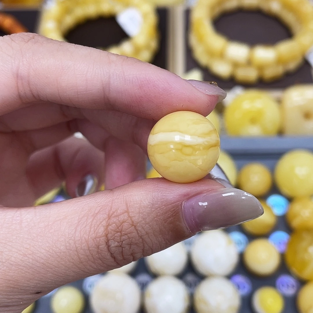 琥珀未镶嵌裸石15mm瑕 215