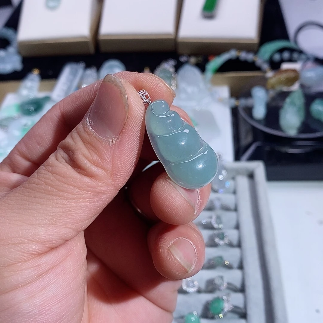 翡翠颈饰18K金镶嵌福豆