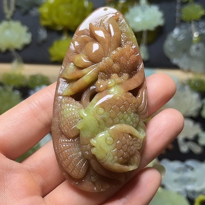 蛇纹石玉未镶嵌颈饰