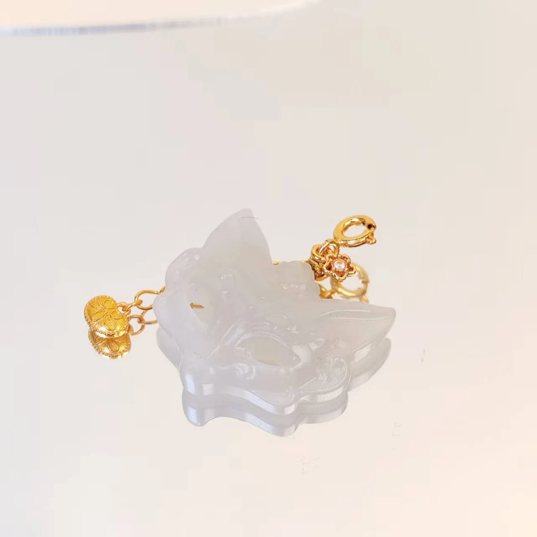 冰灰藕和田玉狐狸面具吊坠