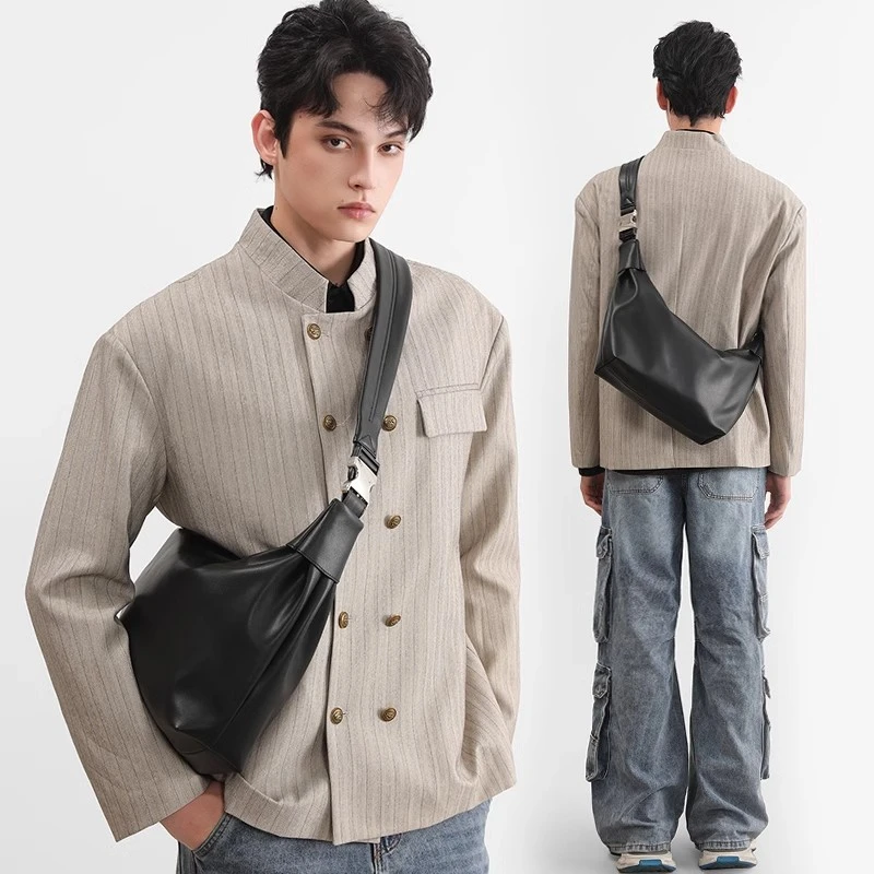 小众百搭男包单肩包简约休闲运动个性斜挎包2025新款通勤饺子包