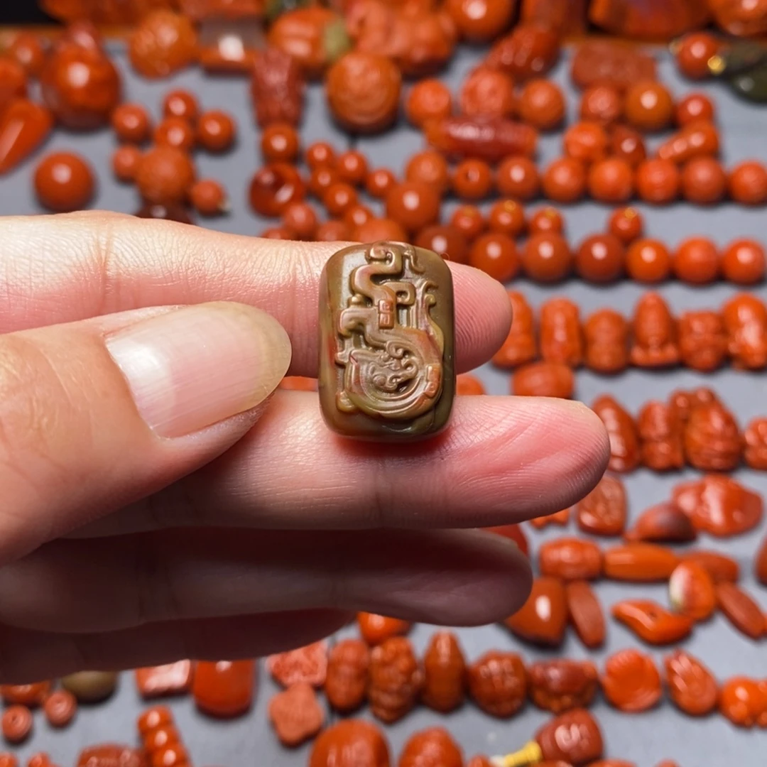 蓝***夏南红玛瑙未镶嵌精工背云包酱料