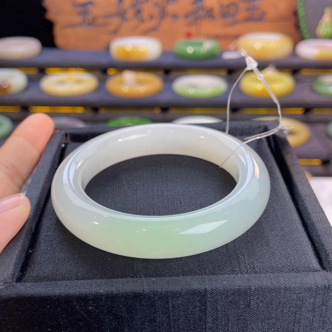 未镶嵌手镯和田玉-白冰底翠青53