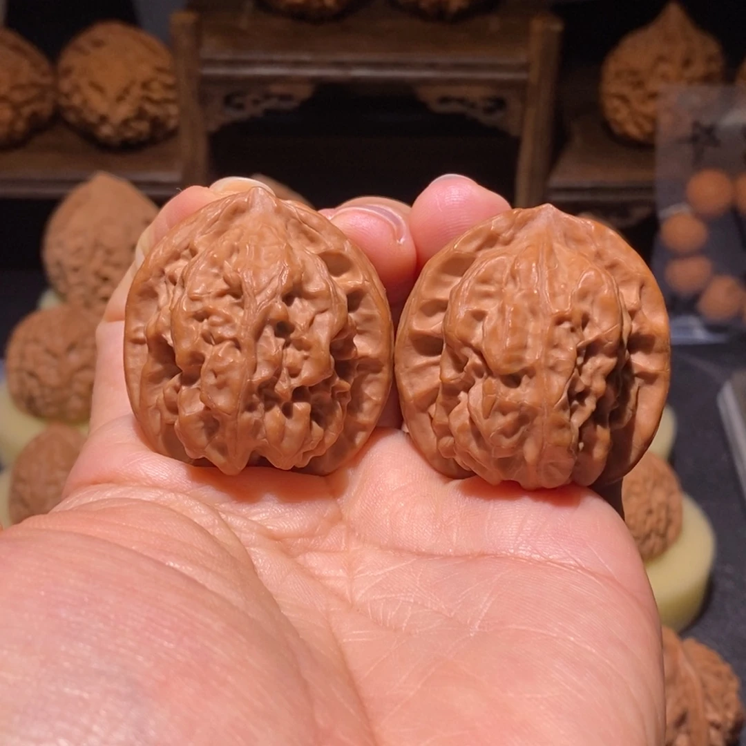 用***7文玩核桃吊坠磐石