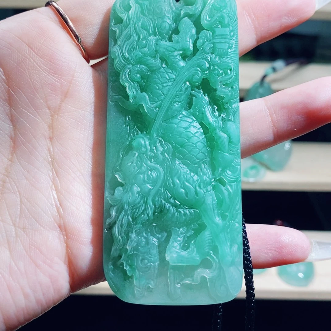 颈饰未镶嵌石英质玉