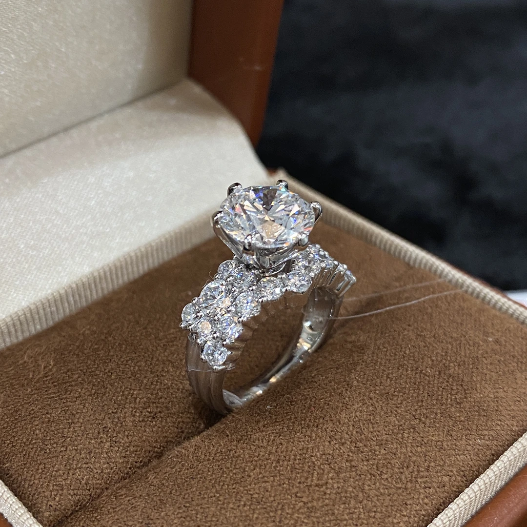 实验室培育钻石PT950 星河璀璨培育钻石戒指