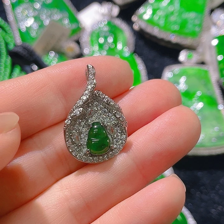 翡翠颈饰未镶嵌1，