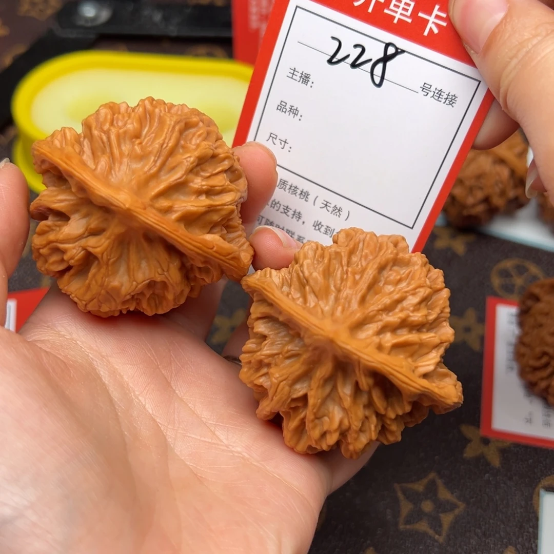 文玩核桃把件5.3帝王228