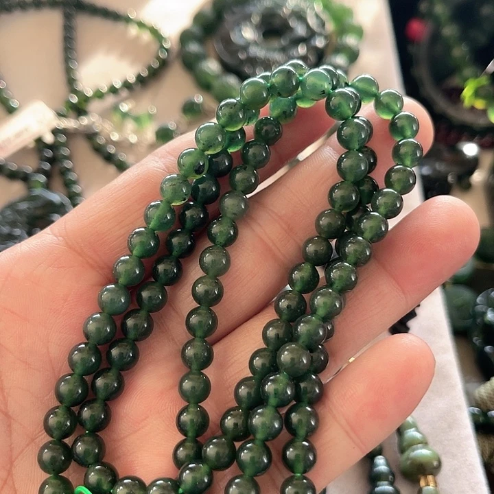 蛇纹石玉未镶嵌颈饰