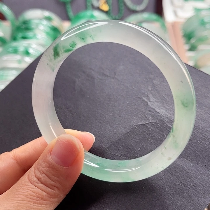 未镶嵌手镯石英质玉