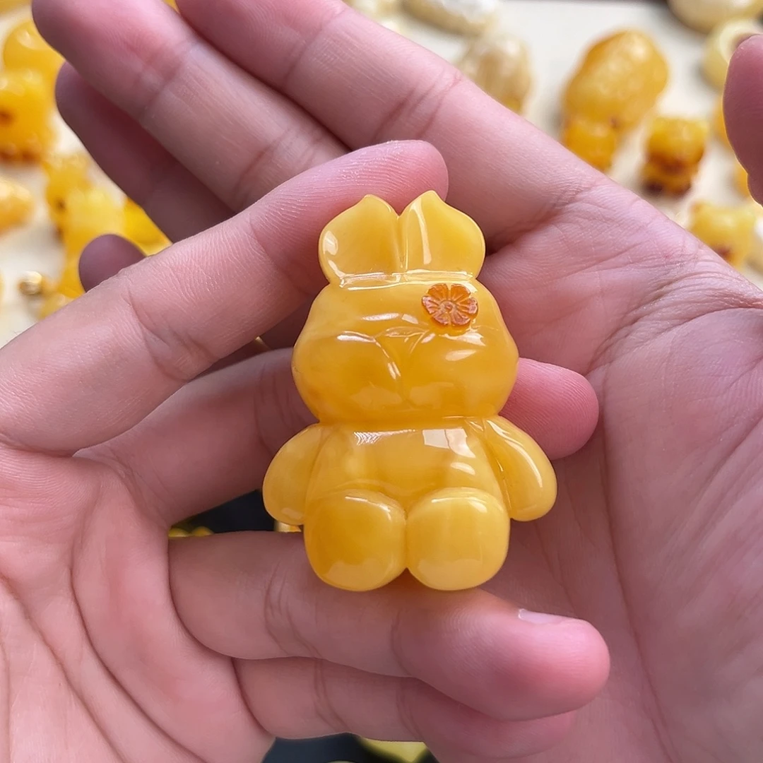 霹***兔未镶嵌琥珀珠宝奇石